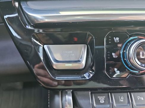 Used 2024 GMC Sierra 2500 Denali Ultimate image 16