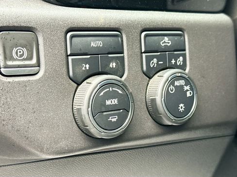 Used 2023 Chevrolet Silverado 1500 LT AWD/4WD image 10