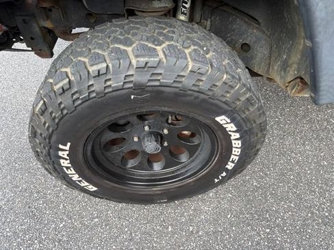 Used 2015 Jeep Wrangler Unlimited Rubicon w/ Connectivity Group AWD/4WD image 10