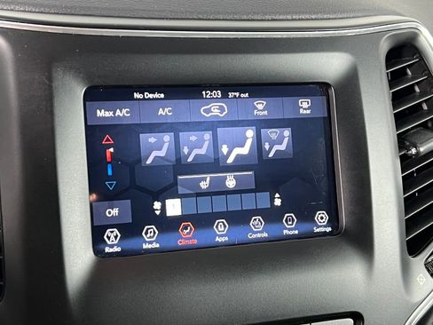 Used 2021 Jeep Cherokee Latitude Plus image 25