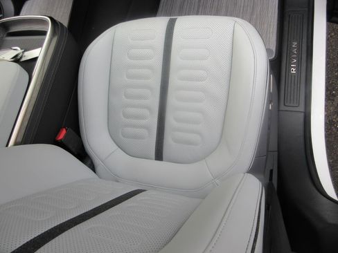 Used 2023 Rivian R1S Launch Edition image 29