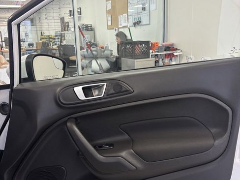 Used 2016 Ford Fiesta SE image 17