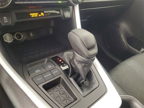 Used 2022 Toyota RAV4 XLE image 30