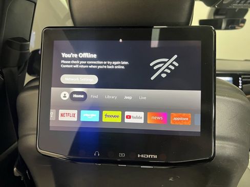 Used 2024 Jeep Wagoneer L Series III w/ Premium Group I image 11