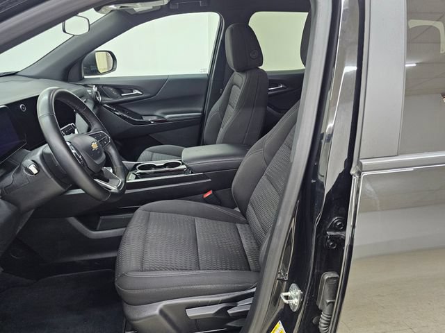 Used 2025 Chevrolet Equinox LT AWD/4WD image 2