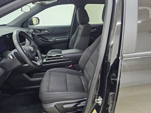 Used 2025 Chevrolet Equinox LT AWD/4WD image 2