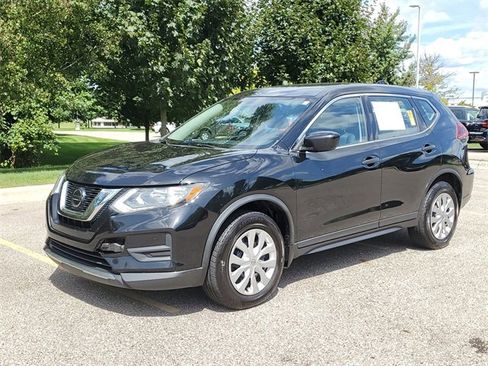 Used 2018 Nissan Rogue S image 2