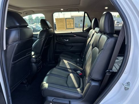 Used 2024 Honda Pilot Touring image 16