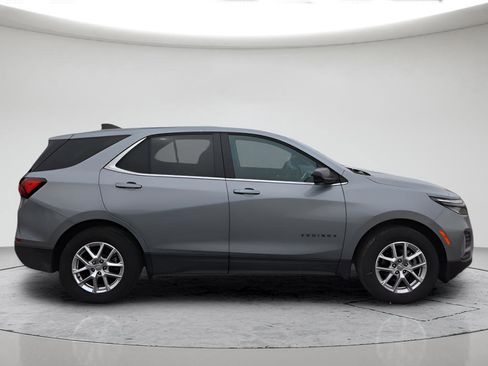 Used 2024 Chevrolet Equinox LT w/ LPO, Blackout Package AWD/4WD image 4