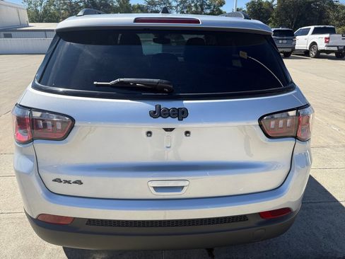 Used 2025 Jeep Compass Latitude w/ Altitude Special Edition image 16