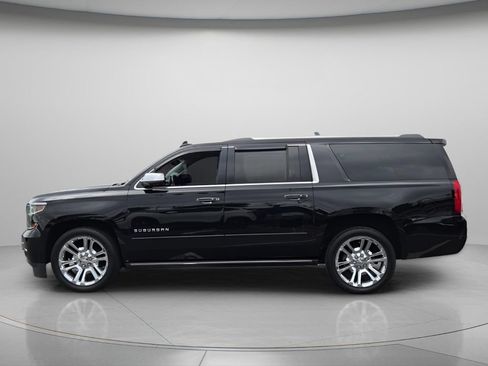 Used 2019 Chevrolet Suburban Premier w/ Premier Plus Edition RWD image 3