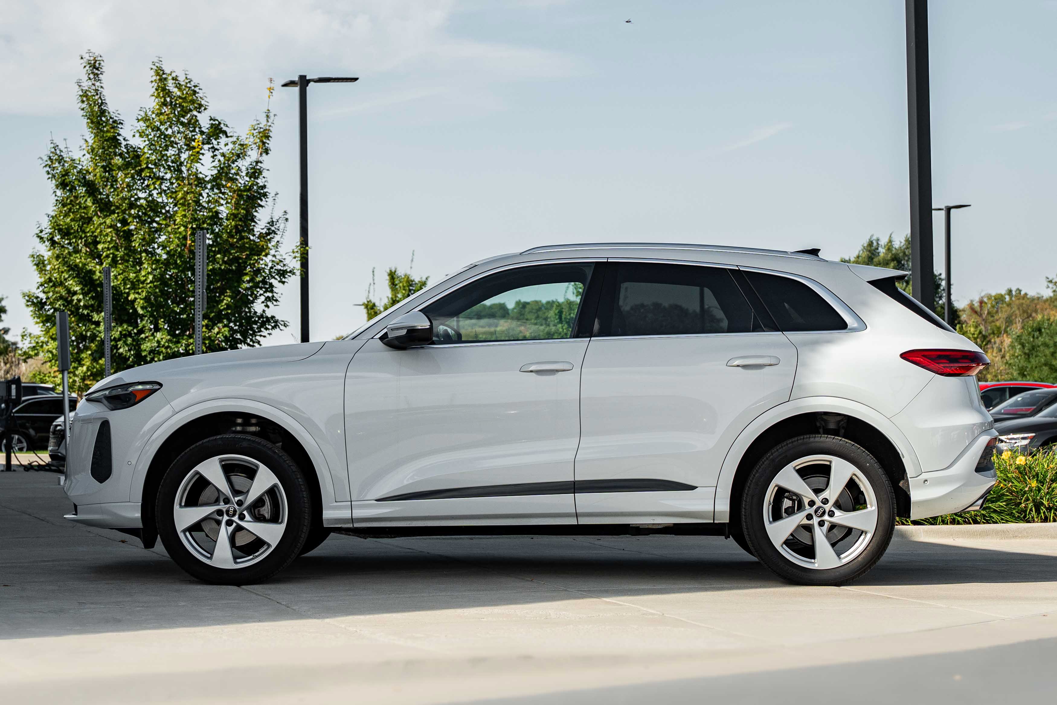 Certified 2025 Audi Q5 Premium AWD/4WD image 6