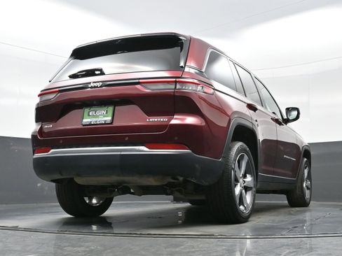 Used 2024 Jeep Grand Cherokee Limited w/ Luxury Tech Group II image 31