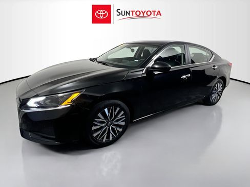 Used 2023 Nissan Altima 2.5 SV FWD image 9