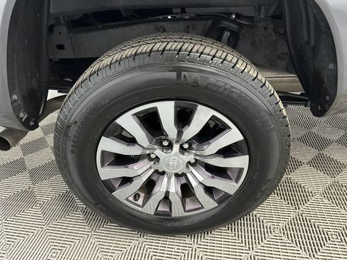 Used 2022 Toyota Tacoma Limited RWD image 18