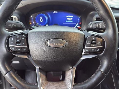 Certified 2022 Ford Explorer Platinum w/ Technology Package image 13