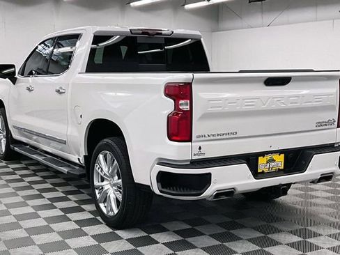 Used 2024 Chevrolet Silverado 1500 High Country w/ High Country Premium Package AWD/4WD image 3