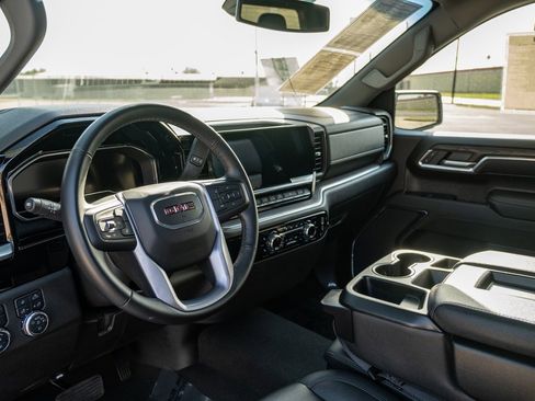 Used 2024 GMC Sierra 1500 SLT image 15