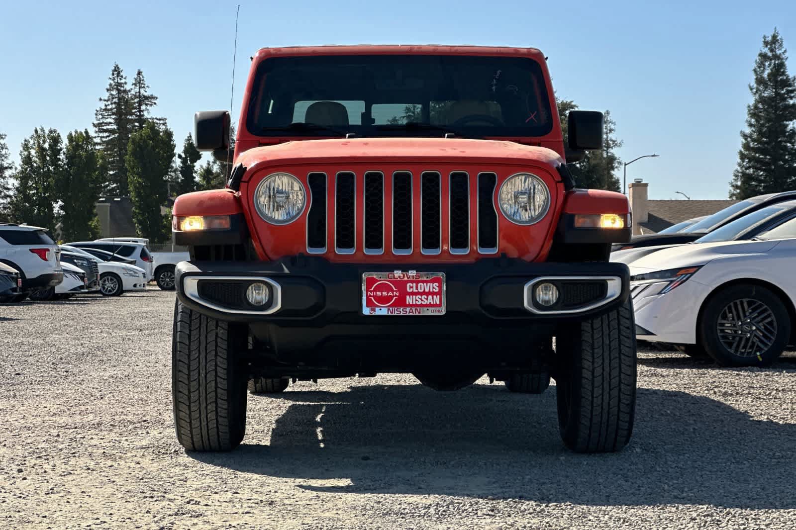 Used 2020 Jeep Gladiator Overland AWD/4WD image 11