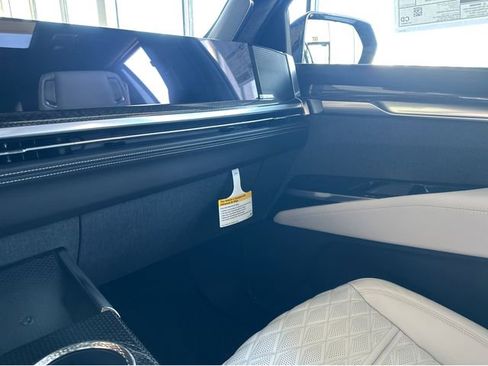 New 2026 Cadillac Escalade V image 5