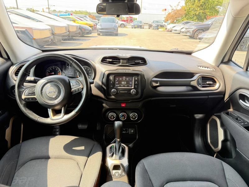 Used 2017 Jeep Renegade Latitude FWD image 18