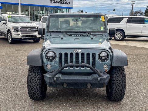 Used 2015 Jeep Wrangler Rubicon w/ Power Convenience Group image 6