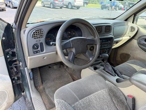 Used 2002 Chevrolet TrailBlazer LS w/ Preferred Equipment Group RWD image 5
