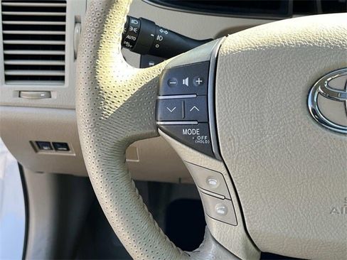 Used 2011 Toyota Avalon Limited image 29