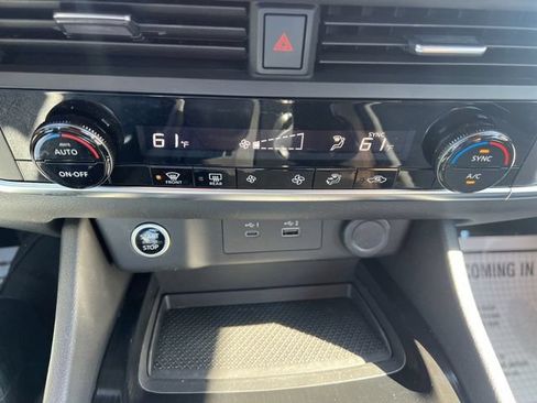 Used 2023 Nissan Rogue SV AWD/4WD image 26