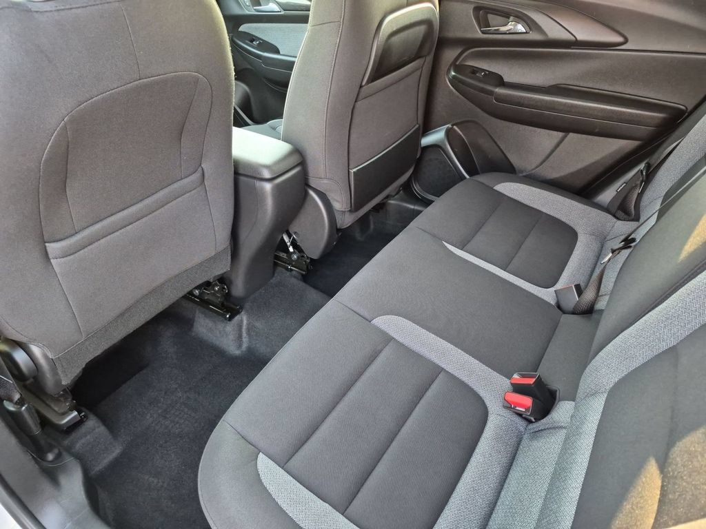 Used 2025 Chevrolet TrailBlazer LT AWD/4WD image 27