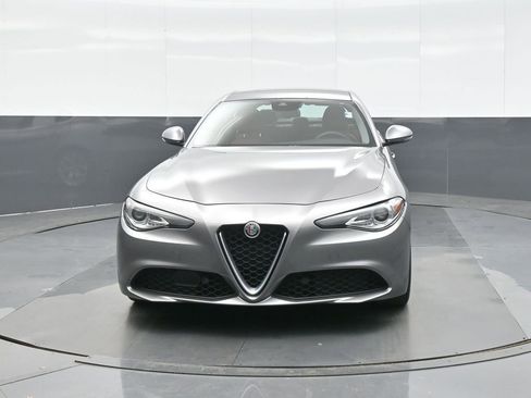 Used 2018 Alfa Romeo Giulia Ti image 2