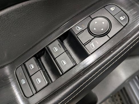 Used 2023 Nissan Rogue SV w/ SV Premium B Package image 9