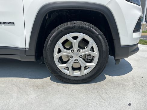 Used 2024 Jeep Compass Latitude AWD/4WD image 13