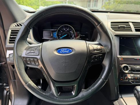 Used 2019 Ford Explorer XLT w/ Equipment Group 202A AWD/4WD image 23