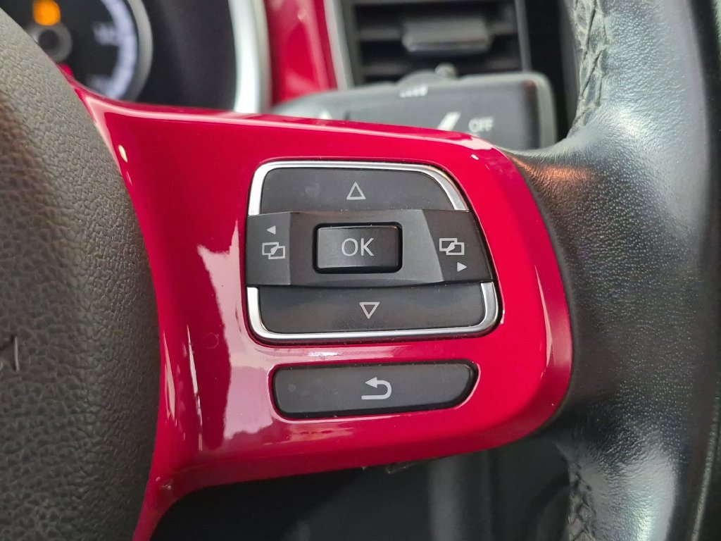 Used 2014 Volkswagen Beetle TDI FWD image 19