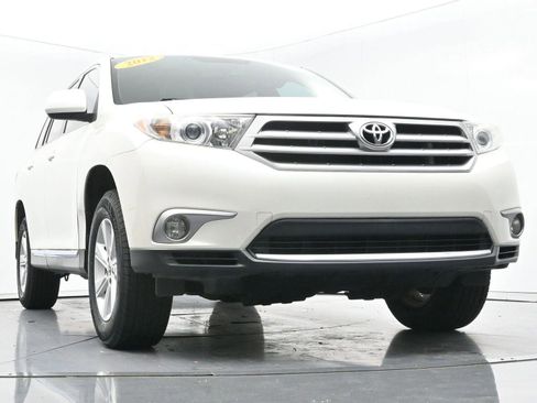 Used 2012 Toyota Highlander SE w/ Tow Pkg FWD image 43