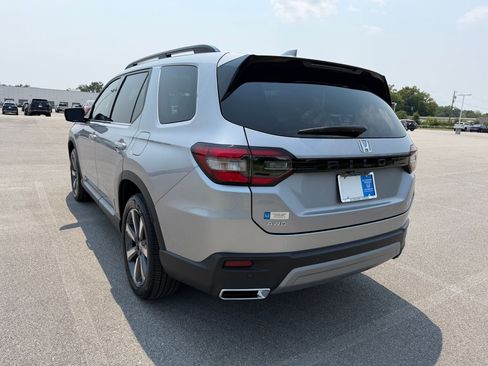 Used 2025 Honda Pilot Elite image 3