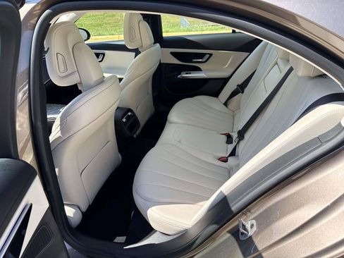 Used 2025 Mercedes-Benz E 350 4MATIC Sedan image 9