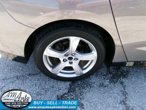 Used 2017 Chevrolet Volt LT FWD image 19