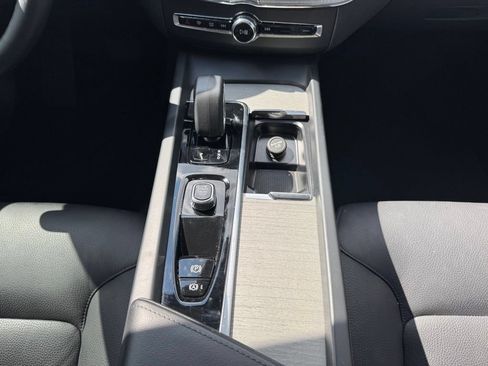 Used 2025 Volvo XC60 B5 Plus AWD/4WD image 20