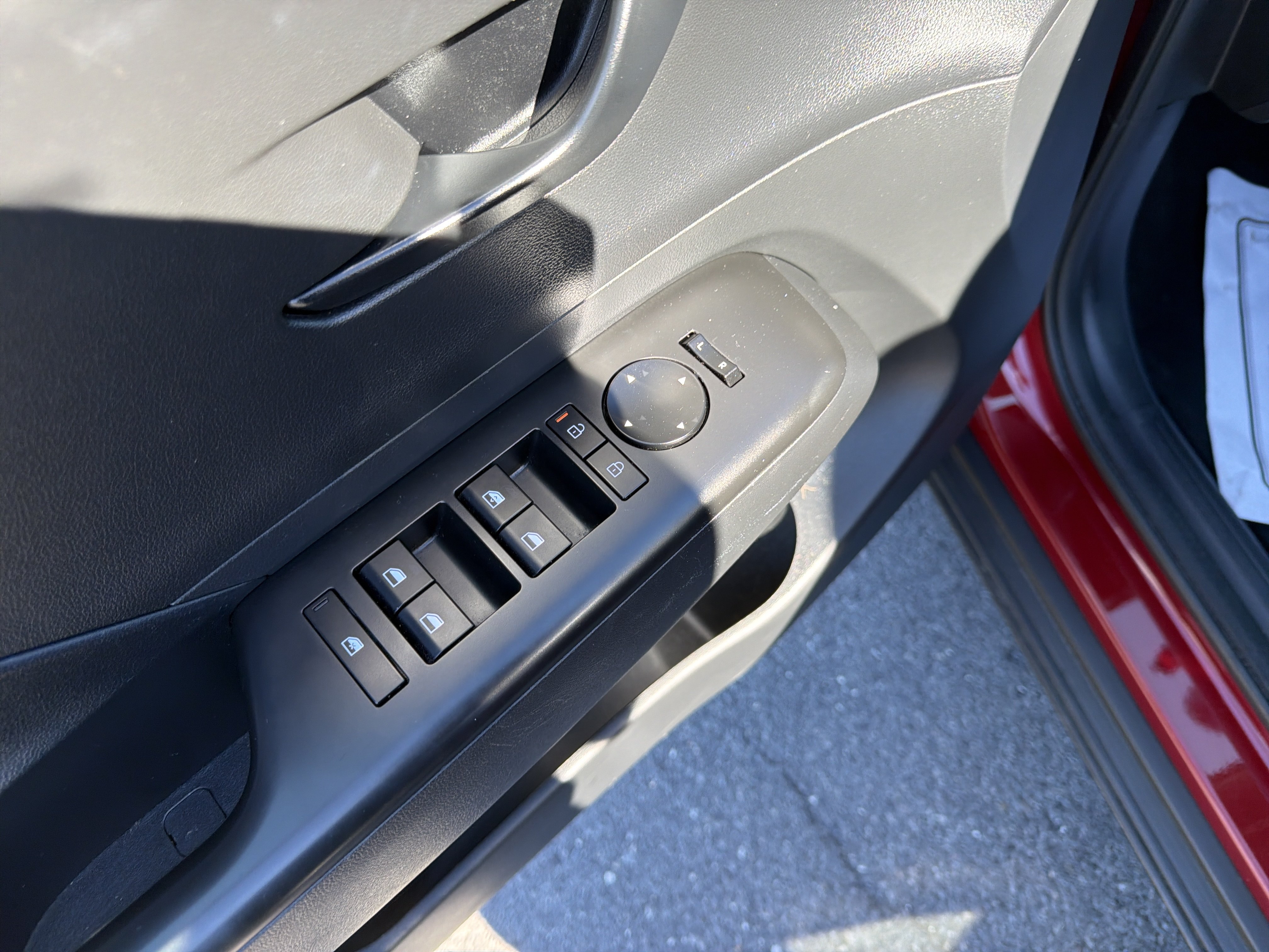Used 2025 Hyundai Kona SEL FWD image 16