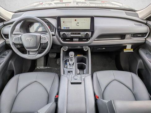 Used 2026 Toyota Grand Highlander XLE image 14