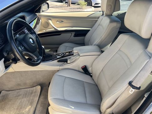 Used 2012 BMW 335i Convertible image 19