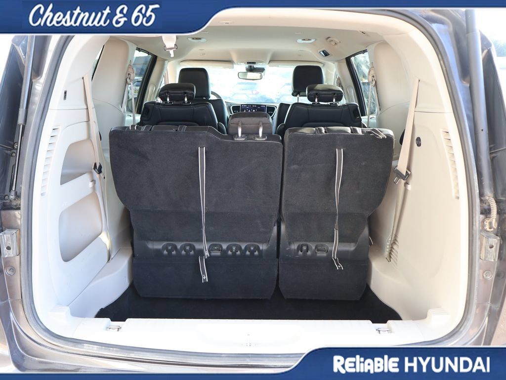 Used 2023 Chrysler Pacifica Touring-L AWD/4WD image 14
