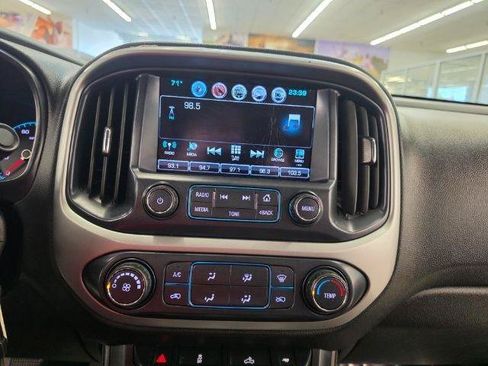 Used 2018 Chevrolet Colorado LT AWD/4WD image 16