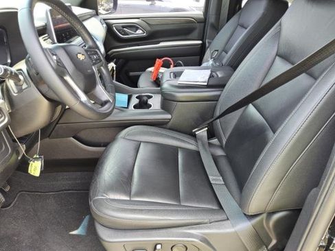 Used 2024 Chevrolet Suburban LT RWD image 17