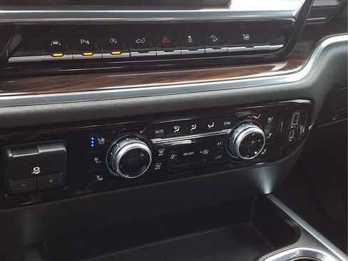Used 2023 GMC Sierra 1500 SLT w/ SLT Premium Plus Package AWD/4WD image 8
