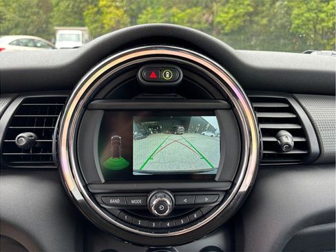 Used 2021 MINI Cooper 2-Door Hardtop FWD image 26