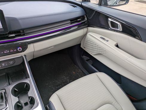 Used 2025 Kia Carnival SX Prestige image 13