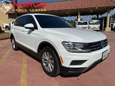 Used 2018 Volkswagen Tiguan SE image 2